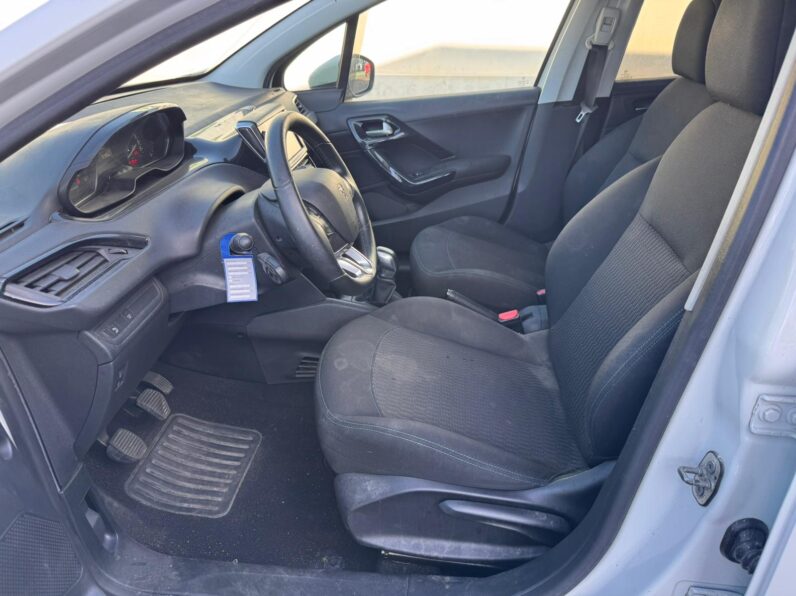 Peugeot 208 1.2 PureTech Signature completo