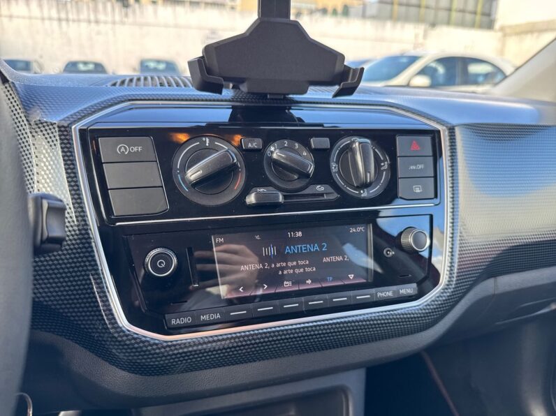 VOLKSWAGEN UP 1.0i MOVE UP! completo