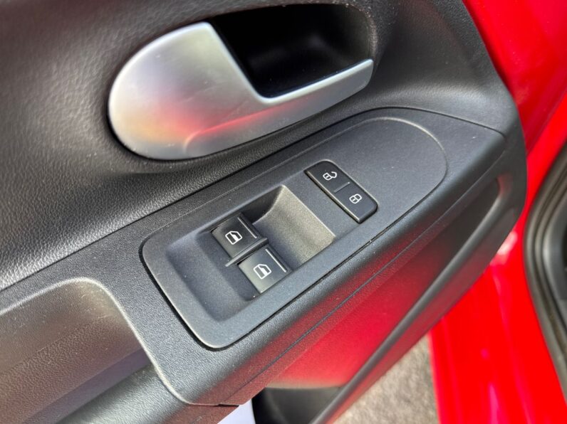 VOLKSWAGEN UP 1.0i MOVE UP! completo