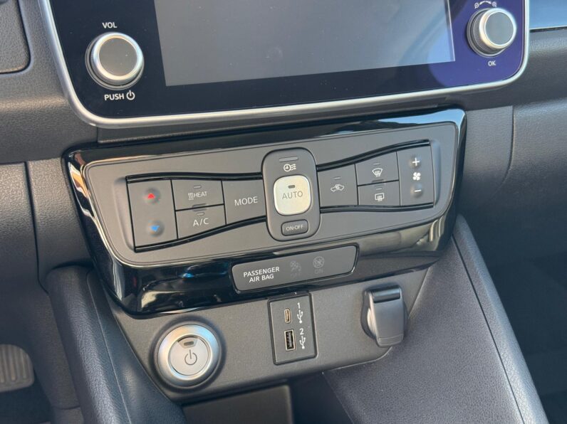 NISSAN LEAF 40 KWH N-CONNECTA completo